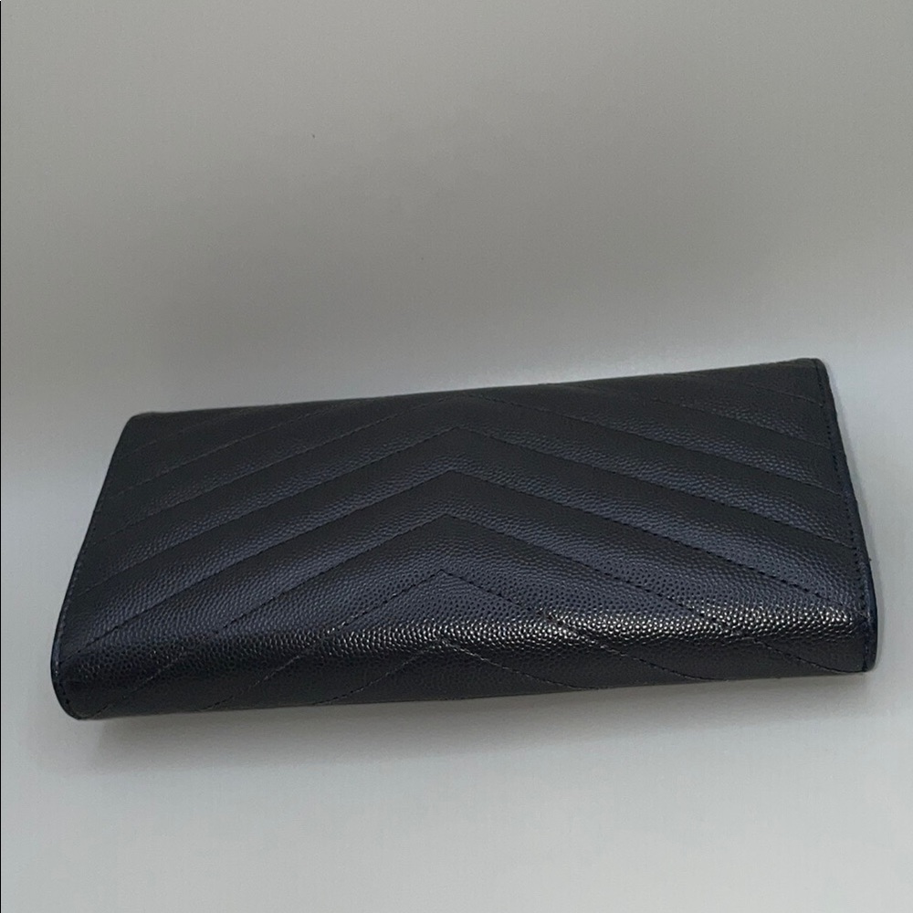 Yves Saint Laurent Gray Chevron Clutch with Silver Chain - Picture 4 of 16